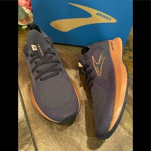 Brooks Women's Levitate StealthFit 5 Neutral Running Shoe, Size 9.5